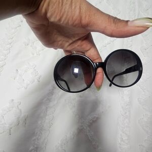 Chic Black Round Sunglasses